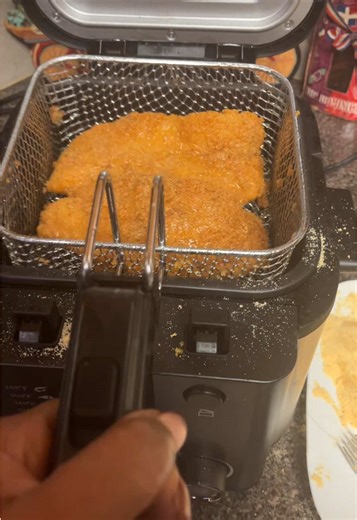 Best fish fry I’ve ever made using this deep fryer. 10/10! #deepfryer #fishfry #fishfryfriday #deepfry #tiktokshopfinds #springtok #ttsacl