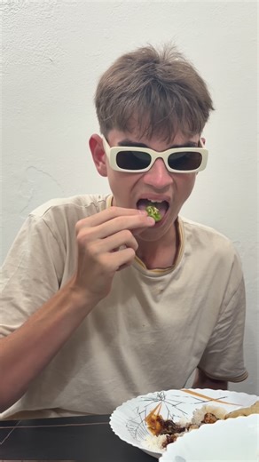 Jerry👑 on Instagram: "Chilli 1 - Jerry 0 (mukbang food review no. 2 )"