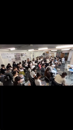 公式 ミュージカル「ひめゆり」 on Instagram: "本日のお稽古🕊️ 全幕通しの歌稽古でした🎤 カーテンコールでは全員で小鳥のうたを歌います✨ 総勢52人の力強い歌声を、是非劇場でお聞きください！ #ひめゆり2025 #ミュージカル座 #ミュージカル座ひめゆり #ミュージカル #終戦80年 #沖縄慰霊の日 #沖縄戦 #第二次世界大戦 #太平洋戦争 #沖縄 #ひめゆり学徒隊 #ひめゆりの塔 #南風原陸軍病院 #ハマナカトオル #ひめゆり平和祈念資料館 #米軍"