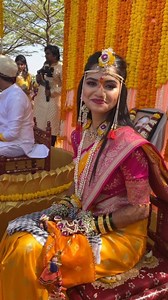 💞 Maharashtrian Bride 😍💖 . Mua @makeup.byanushka . . ============================== #punephotographers #puneweddings #marathi_ig #marathiculture #punediaries #marathibrides #punebloggers #punemakeupartist #instaweddings #indianportraits #weddingphotography #haldiceremony #instagram #marathiwedding #weddinggoals #marathi #marathimotivational #maharashtra_ig #maharashtra_desha #love #traditionalwear #marathitradition #marathiinspirations #bridetobe #brideoftheday #smile #expressions #weddingfil