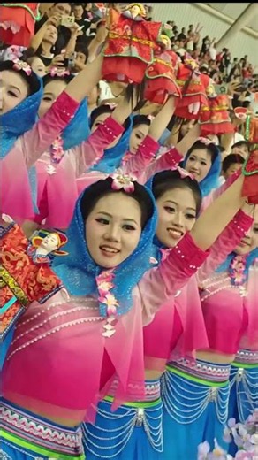 Quanzhou cheerleaders presented a performance of intangible cultural heritage puppetry at FJCL
