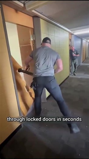 How SWAT Teams Break Doors in Seconds #urbancombat #defencetech