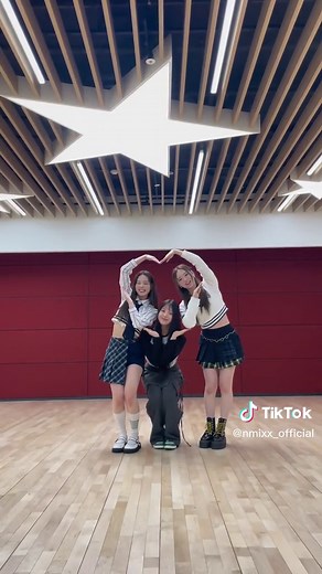 #NiziU #MAKO #RIO 선배님과 럽미라잌디스💗🦋 #NMIXX #엔믹스 #지우 #JIWOO #expérgo #Love_Me_Like_This #Love_Me_Like_This_Challenge