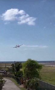 303K views · 1.2K reactions | American Airlines Airbus A319 performed an unusual takeoff from St. Maarten. Pilots, please comment on what could have happened and why they didn't retract the landing gear as soon as they had a positive rate.  via Marcos Oliveira https://x.com/AeroMarcos320?t=CbaesG195yVcSnxtEQQVjw&s=09 | FlightMode | Facebook