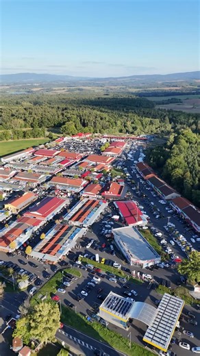 🇩🇪✨ Willkommen im Asia Dragon Bazar in Cheb – diesen Samstag, den 18. Oktober! ✨🎉 Das Wochenende steht vor der Tür – und wir haben den perfekten Ort, um es entspannt, genussvoll und voller Entdeckungen zu verbringen! 😍 Am Samstag, 18. Oktober, öffnen wir unsere Türen für euch und laden euch herzlich ein, einen wunderbaren Tag im Asia Dragon Bazar in Cheb zu erleben. 🌸 Entdeckt eine Welt voller Vielfalt: Unsere zahlreichen Shops und Boutiquen bieten euch ein buntes Sortiment – von Mode, Acce