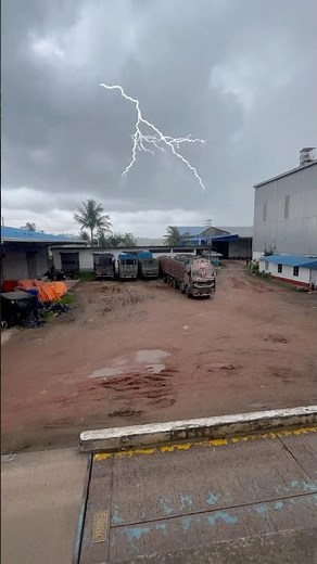 Epic Rain & Lightning Show – Nature’s Raw Power