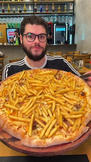 Renan Bueno • Londrina • on Instagram: "Pizzaria com rodízio premium em Londrina? Temos! 😍 Filé mignon, queijo coalho, Kinder, Ferrero e até pizza de sorvete passando na mesa 👀 💰 Rodízio a partir de 69,99 Comenta “PIZZA” que eu te mando os valores detalhadamente! 🔥Aaaah Seguidores ganham 10 reais de desconto por rodízio - Válido para reservas antecipadas (sex, sábado e domingo) Comenta PIZZA que eu te mando o link pra reservar hoje mesmo! 🍕🔥"