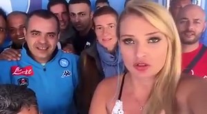 In diretta da Dimaro la nostra Veronica Riefolo ascolta le reazioni dei tifosi napoletani! Tutto sulla vicenda Higuain alla Juventus, sempre live su Sportitalia! Restate con noi! | Sportitalia TV