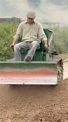 Aveling Barford Calf Dozer at Welland Steam Rally | Awesome Earthmovers