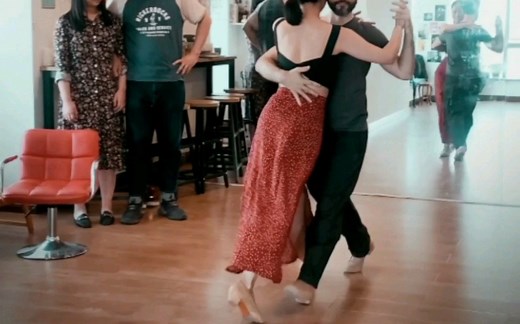 简单的舞步，你在跳我在笑[亲亲] tango1课堂即兴Demo #tango#阿根廷探戈#探戈#舞步#舞蹈#课堂#教学#日常