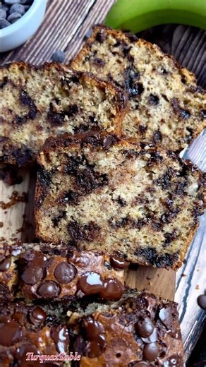 Brown butter two chocolate chip banana bread 🍌 #bananabread #chocolatechipbananabread #baking #food