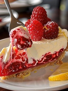 Sweet, tangy, and luxuriously creamy! Raspberry Lemon Cream Pie. 🍋❤️ 🧂 Ingredients: ▸ 1 1/2 cups crushed graham crackers ▸ 1/3 cup melted butter ▸ 1 1/2 cups raspberries...👇💬 #RaspberryLemonPie #CreamyDessert #TangyTreat | Easy Trending Recipes