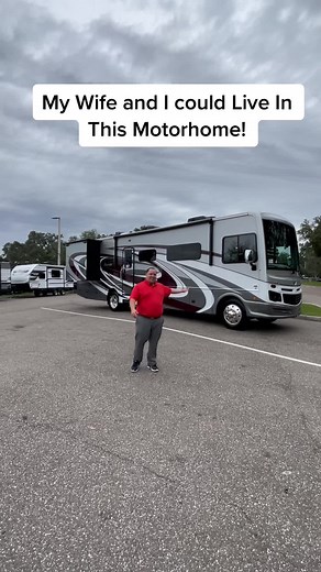 Fleetwood Bounder 35GL RV Tour: Luxury Motorhome Review