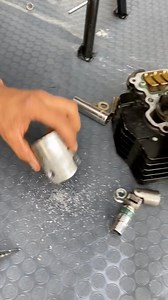 Como modificar un pistón y aumentar la cantidad de aire que entra al cilindro #motos | El Patecera mecánico