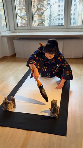 Kumi TANAKA🇯🇵田中久美 on Instagram: ". ⁡ 「愛」 (Love) 臨書 懐仁 集王聖教序 ⁡Shodo Performance Paper size: 136 x 70cm ⁡ #japanesecalligaphy #shodo #書道 #kumitanakashodoperformance ⁡"