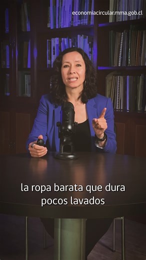 ♻️ Extraer – Usar – Botar En Chile generamos más de 1 kilo de basura al día por persona… y la mayoría termina en vertederos. Nuestro modelo lineal está agotado. 🎙️ Norma Plaza explica por qué este sistema desperdicia recursos y cómo la economía circular puede cambiar el juego: reutilizar, reparar y reciclar. 👉 Mira el capítulo en economiacircular.mma.gob.cl Construyamos un Chile más limpio y sostenible. | Ministerio del Medio Ambiente