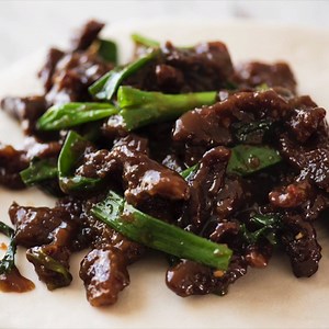 Crispy, sticky MONGOLIAN BEEF. Way better than takeout! http://www.recipetineats.com/crispy-sticky-mongolian-beef/ | RecipeTin