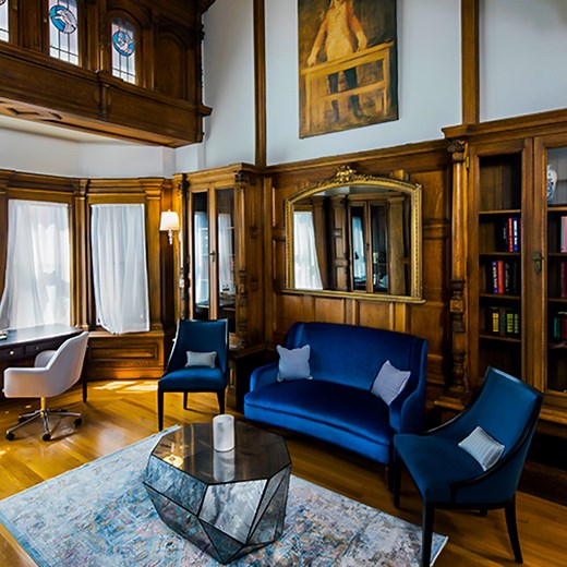 11 Incredible Book-Themed Hotels and Hotel Rooms