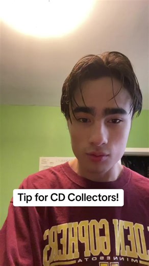 Cd decor hack! 😌 #cd #cds #cdcollection #collection #collector #collecting #tips #hacks #advice #foryoo #foryoupage #fyp #tiktok #goviral #makemefamous #trend #love #vibes #spreadlove