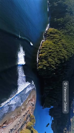The rolling waves of the west coast on a magical winter day. . . . #hellobc #explorebc #nopalmtrees #surfermag #sessionmag | Robby Benn Photography