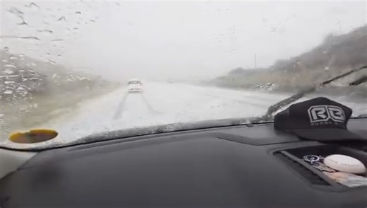 Stash sent us this video of some tough driving in heavy rain and hail around Richmond in the Northern Cape from yesterday (5 January 2026). Whatsapp photos/videos to 081 251 8029 See https://snowreport.co.za for weather forecasts. Follow our https://snowreport.co.za/whatsappchannel * Other media and channels need to note SnowReportSA's updated 2025 terms & conditions for the use of our forecasts, maps, as well as images and video from our users that we post. | Snow Report SA