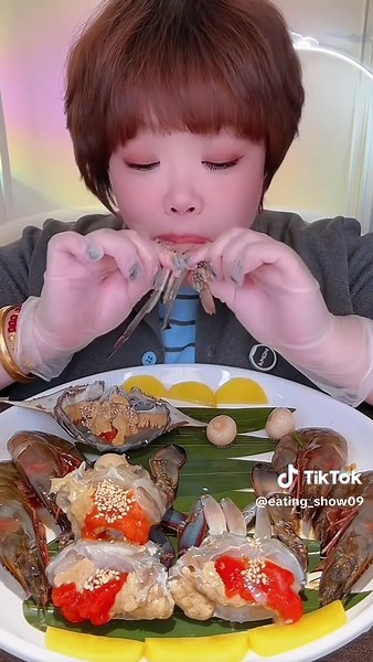 Delicious ASMR Crab Eating Experience