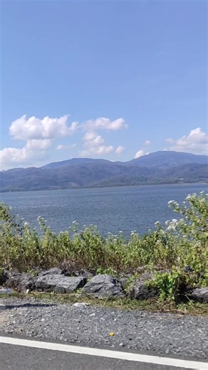 วิดีโอของ pom (@somkiad.chaitong) พร้อมเพลง เสียงต้นฉบับ - ใต้ภูผา