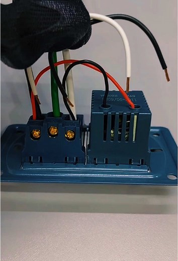 Como Conectar Un Tomacorriente Con USB ❗️Si te GUSTA la ELECTRICIDAD ⚡️ VE este VIDEO❗️ #electricidad #electricity #electric #instalacioneseléctricas #thunderhhs