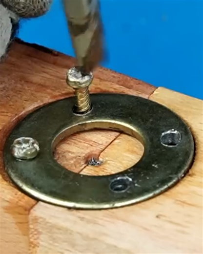 680K views · 1.5K reactions | Ingenious Handyman Hacks Mastering Hinges with Tips That Truly Work | DIY & Crafts | Facebook