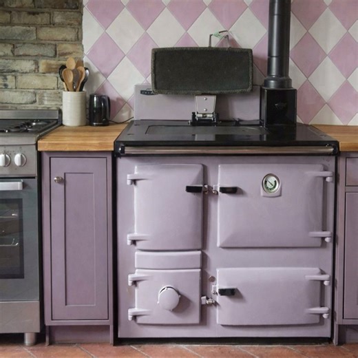 🔥 The Reconditioned Rayburn MF from H&F Cookers 🔥 A powerful, traditional solid fuel range cooker — fully reconditioned and built to last. 🍽️ Two-oven design – top roasting oven with a lower warming oven 🔥 Multi-fuel solid fuel appliance – burns turf, briquettes, dry seasoned timber and coal 🧰 Implements included – poker, scraper & cup lifter (solid fuel models) 🏗️ Robust cast-iron construction – 100% made in the UK 🌡️ Oven temperature indicator – fitted to all models 🚿 Boiler options av