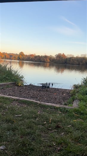 Lovely evening to be out on the bank, gonna be a bit colder than of late but hasn’t it been a mild autumn so far? Good luck if you are out fishing tonight ❤️✅👌🎣😁🍁🍂 | Leon Bartropp Angler