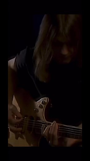 Remembering Malcolm young 🙏🏻 #Malcolm Young | Solo Rhythm Guitar 🎸 #RIPMalcolmYoung #MalcolmYoung #rhythmGuitar #AC/DC #RockAndRoll #Legend #ForThoseAboutToRock #UnforgettableRiffs #ShoutForMalc #ClassicRock | Growing Up In Australia’
