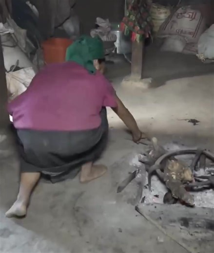 Daily routine videos mountains villagers lifestyle #facebookreelsviral #nepalilifestyle #fyp #cooking #villagelife #harvesting #nepalifood #nepalireels #famousreels #rurallife #reels #viral #shorts | Harvesting Foodvillage