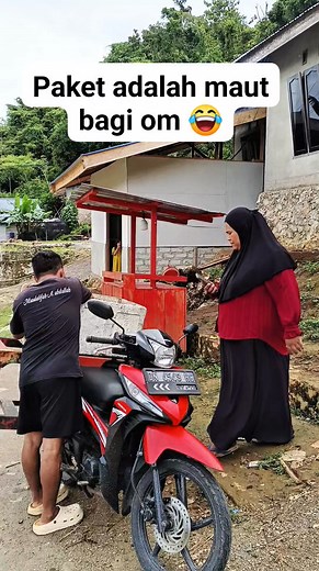 183K views · 5.8K reactions | Paket adalah maut bagi om  #reelskomedi #fypviral #jangkauanluas | Adri | Facebook