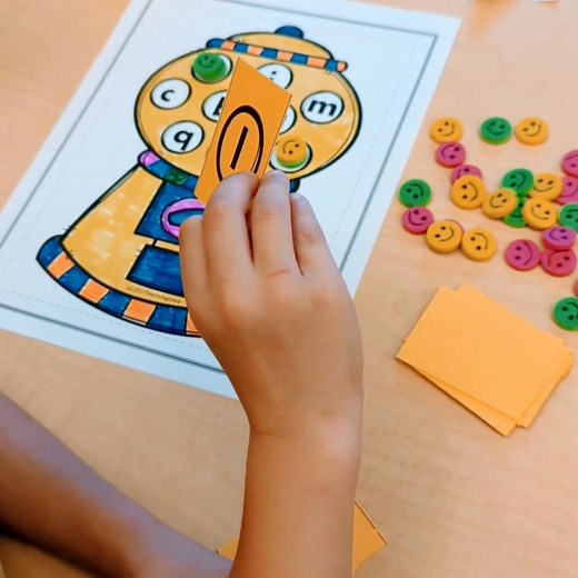 🫧Want to make phonics practice fun?🫧 This Gumball Machine Letter Identification Game is a teacher favorite! Students identify letters and sounds. ✨️ To play the game, students pull a gumball and say the letter name and sound. If they have it on their card they mark it. The 1st player to fill their gumball machine wins. ✨ Quick to prep, engaging for students, and perfect for literacy centers or small groups. What teachers say: ⭐️ ⭐️ ⭐️ ⭐️ ⭐️ My first graders loved this. This resource really foc