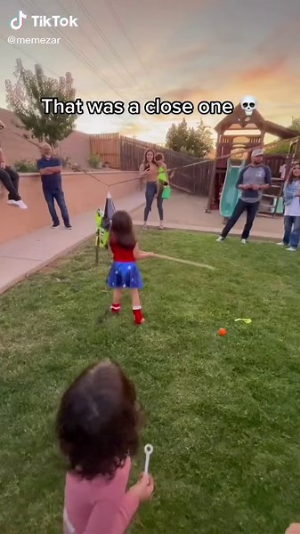 She almost decapitated the whole family 💀 (credit: @Jesette Banales) #fy #family #birthday #pinata