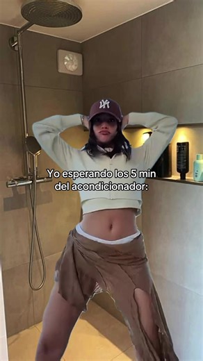 Emilia Mernes: Esperando el Acondicionador en TikTok