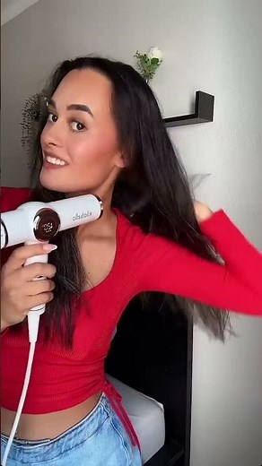 Five minutes. That’s all it took with the Ella Bella Ionic Hair Dryer. #HairDryer #QuickDry