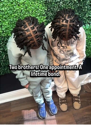 “Two brothers. One appointment. A lifetime bond.” Two brothers, one chair, one appointment 🤞🏾 Locs aren’t just hair — they’re history, connection, and moments like this. I love when families trust me with something this meaningful. 📍Private luxury loc suite 📅 Book your family appointments through the link in bio — Twist With Tee 📍FORT WORTH, TEXAS FOR MORE CONTENT FOLLOW @Twist_withtee 🫶🏾 #FortWorthLoctician #DFWLoctician #FortWorthLocs #DFWLocs #FortWorthNaturalHair