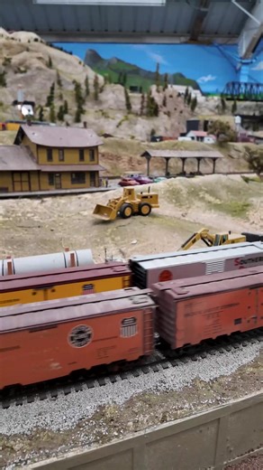 10K views · 542 reactions | It must be the 1950s today, as a reefer block meets a manifest train on our O scale layout with all three locomotives looking great in the SP's famous Black Widow paint scheme. #modeltrains #trains #modelrailroad #modelrailroading #scalemodel #oscale #oscaletrains | Golden State Model Railroad Museum | Facebook