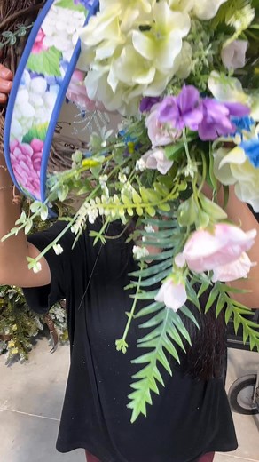 Bringing a little floral garden magic to your home decor 💕 Floral lovers…this one’s for you! Let me know if you love florals as much as I do!!! | Gal vs glue gun