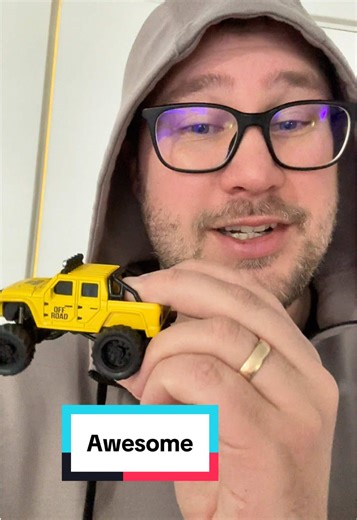 This mini rc truck has a metal body, 3 speeds and is super affordable making it the perfect rc toy for young kids! #rc #rctruck #rctoy #toys #toy