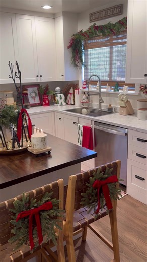 Christmas Kitchen Decor 2024🎄🎅 #christmasdecor #christmasdecorating #christmascountdown #christmasdecoratingideas #christmaslist #christmaskitchen #christmaskitchendecor #cocinanavideña