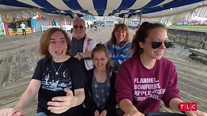 We're sending you some ~beach vibes~ going into the weekend with this bonus scene from #IAmShaunaRae 🚲🏖 | TLC