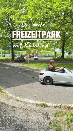 Anzeige | Auf der Suche nach einem Freizeitpark für Kleinkinder? 🎢 Wir haben zwei Tage im Ravensburger Spieleland verbracht und waren positiv überrascht, wie viel es hier zu entdecken gibt. ✨ Über 70 Attraktionen in verschiedenen Themenwelten 🚂 Viele Fahrgeschäfte bereits für kleinere Kinder geeignet 💦 Wasserspielplätze, Mitmachstationen und interaktive Erlebnisse 🌧️ Zahlreiche Indoor-Bereiche für Schlechtwettertage 👨‍👩‍👧‍👦 Perfekt für Familien mit Kindern im Kindergarten- und Primarschu