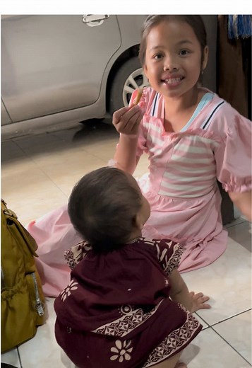 Adiknya pun maunya ikut main kakaknya terus bes . #rayazellaputri #kakakgendongadik #fyp #kakakdanadik