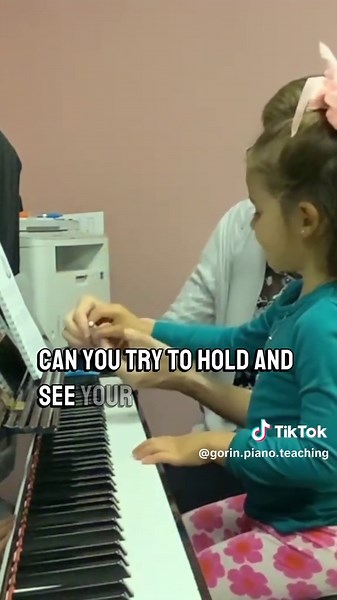 Master Natural Hand Position for Effortless Piano Playing