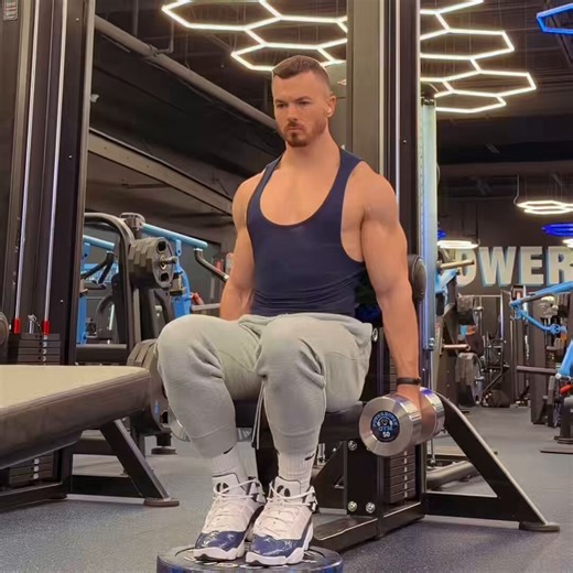 Upper Arm Support on Bicep Curls is KEY b/c it greatly limits your ability to CHEATActively driving your Tricep into the pad will keep your Shoulders from flexing and Elbows from risingAll the work to move the weight will HAVE to be done by the BicepsLiteral CHEAT CODE