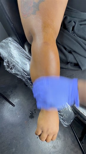 Yall don’t know how many cover up tattoos I do in a month so it feels good to have some clean skin from time to time 😍❤️✌🏾 | Laron Perkins