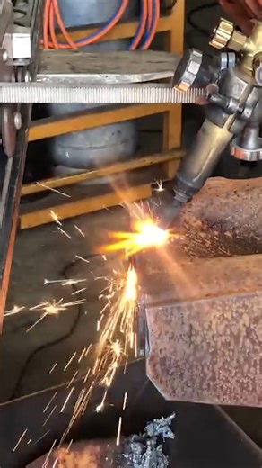 Replacing a Cracked End on an Equalizer Bar for a Caterpillar D10 Dozer! #reels #machining #engineering | Cutting Edge Engineering Australia